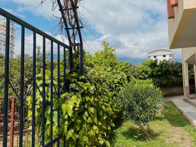 Бюджетная трёхкомнатная квартира в районе Махмутлар, 120 м2 - Ракурс 2