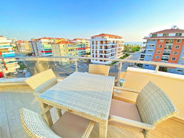 Меблированный дуплекс 5+1 с дизайнерским ремонтом в 100м от Средиземного моря в районе Кестель, 250м - Ракурс 3