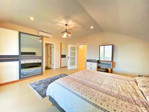 Меблированный дуплекс 5+1 с дизайнерским ремонтом в 100м от Средиземного моря в районе Кестель, 250м - Ракурс 15