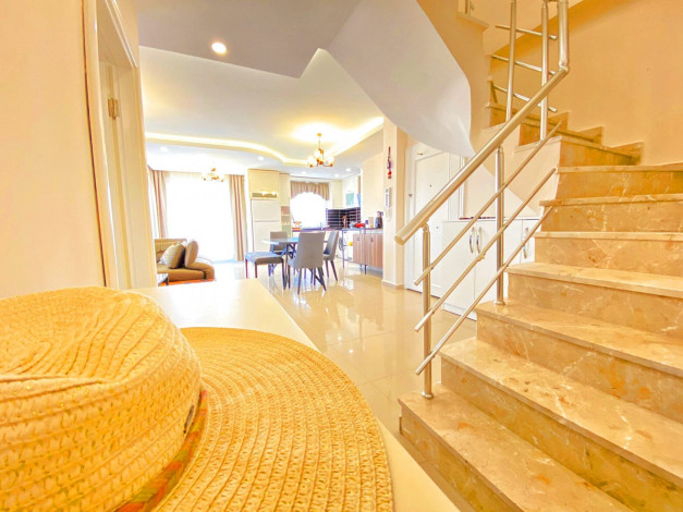 Меблированный дуплекс 5+1 с дизайнерским ремонтом в 100м от Средиземного моря в районе Кестель, 250м - Ракурс 27