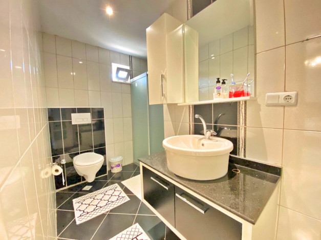 Меблированный дуплекс 5+1 с дизайнерским ремонтом в 100м от Средиземного моря в районе Кестель, 250м - Ракурс 29