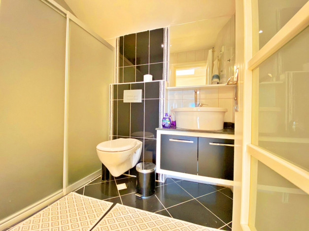 Меблированный дуплекс 5+1 с дизайнерским ремонтом в 100м от Средиземного моря в районе Кестель, 250м - Ракурс 31