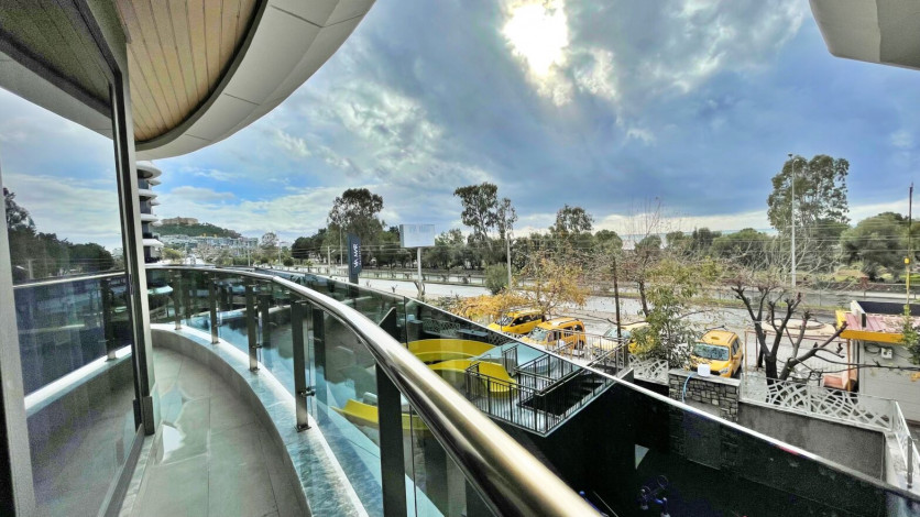 Квартира 2+1 с люкс мебелью и шикарным видом на море в комплексе на первой линии, Каргыджак, 109 м2 - Ракурс 52