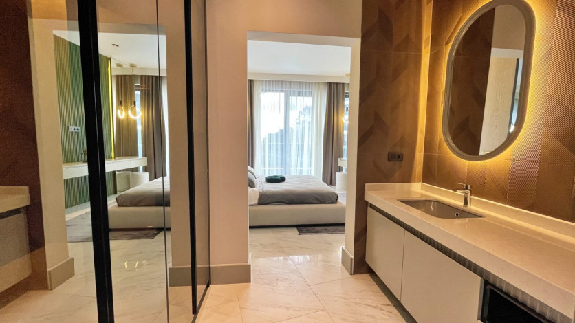 Квартира 2+1 с люкс мебелью и шикарным видом на море в комплексе на первой линии, Каргыджак, 109 м2 - Ракурс 60