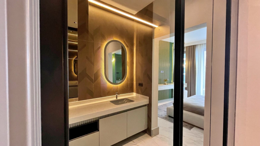 Квартира 2+1 с люкс мебелью и шикарным видом на море в комплексе на первой линии, Каргыджак, 109 м2 - Ракурс 62