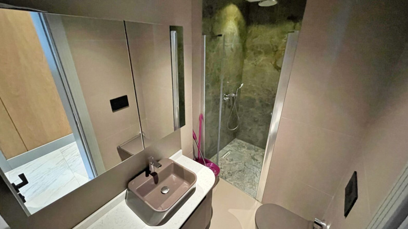 Квартира 2+1 с люкс мебелью и шикарным видом на море в комплексе на первой линии, Каргыджак, 109 м2 - Ракурс 65