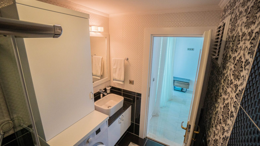 Квартира 2+1 с красивым видом на море в Махмутларе, 125 м2 - Ракурс 5