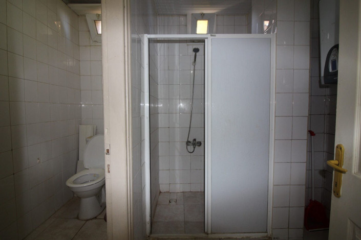 Просторная меблированная трехкомнатная квартира в пешей доступности от моря в районе Махмутлар, 110 м2 - Ракурс 13