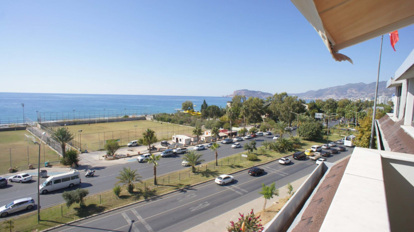 Светлый просторный пентхаус 3+1 с шикарным видом на море в районе Кестель, 240 м2 - Ракурс 5