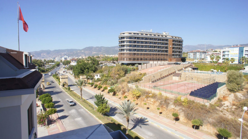 Светлый просторный пентхаус 3+1 с шикарным видом на море в районе Кестель, 240 м2 - Ракурс 7