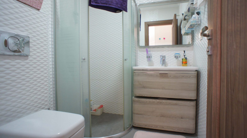 Светлый просторный пентхаус 3+1 с шикарным видом на море в районе Кестель, 240 м2 - Ракурс 9