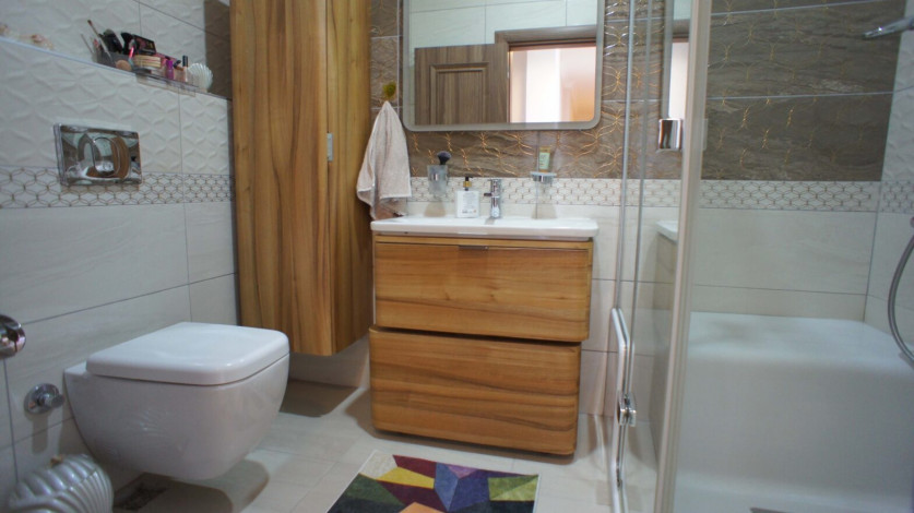 Светлый просторный пентхаус 3+1 с шикарным видом на море в районе Кестель, 240 м2 - Ракурс 10