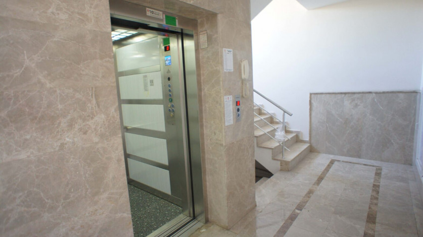 Светлый просторный пентхаус 3+1 с шикарным видом на море в районе Кестель, 240 м2 - Ракурс 13