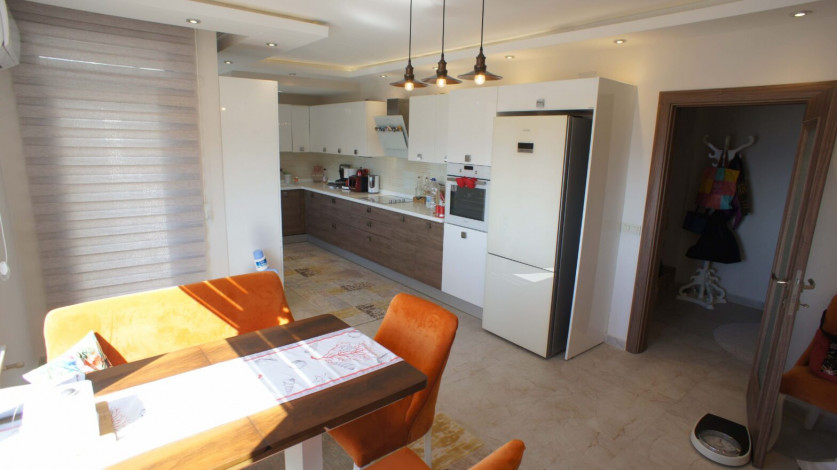 Светлый просторный пентхаус 3+1 с шикарным видом на море в районе Кестель, 240 м2 - Ракурс 22