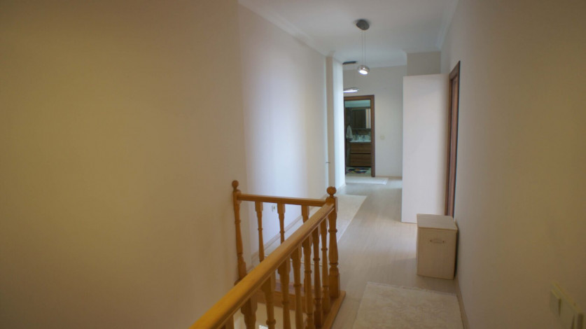 Светлый просторный пентхаус 3+1 с шикарным видом на море в районе Кестель, 240 м2 - Ракурс 26