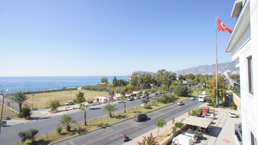 Светлый просторный пентхаус 3+1 с шикарным видом на море в районе Кестель, 240 м2 - Ракурс 35