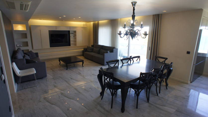 Просторная квартира 3+1 с видом на море на первой линии района Тосмур, 160 м2 - Ракурс 10