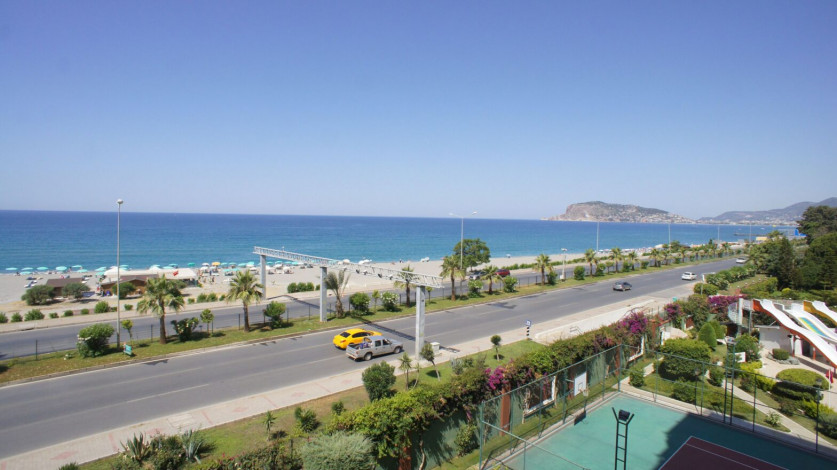 Просторная квартира 3+1 с видом на море на первой линии района Тосмур, 160 м2 - Ракурс 21