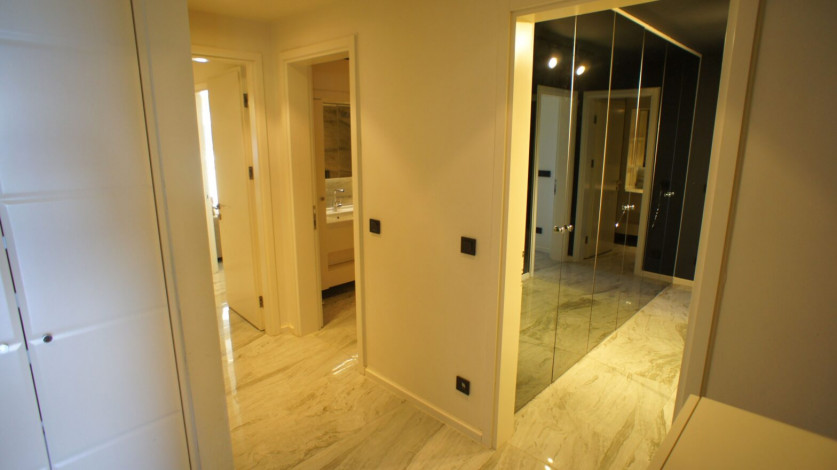 Просторная квартира 3+1 с видом на море на первой линии района Тосмур, 160 м2 - Ракурс 25