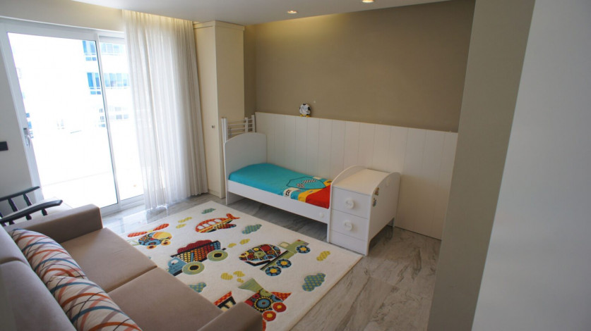 Просторная квартира 3+1 с видом на море на первой линии района Тосмур, 160 м2 - Ракурс 36