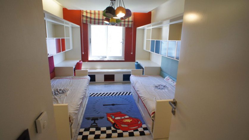 Просторная квартира 3+1 с видом на море на первой линии района Тосмур, 160 м2 - Ракурс 37