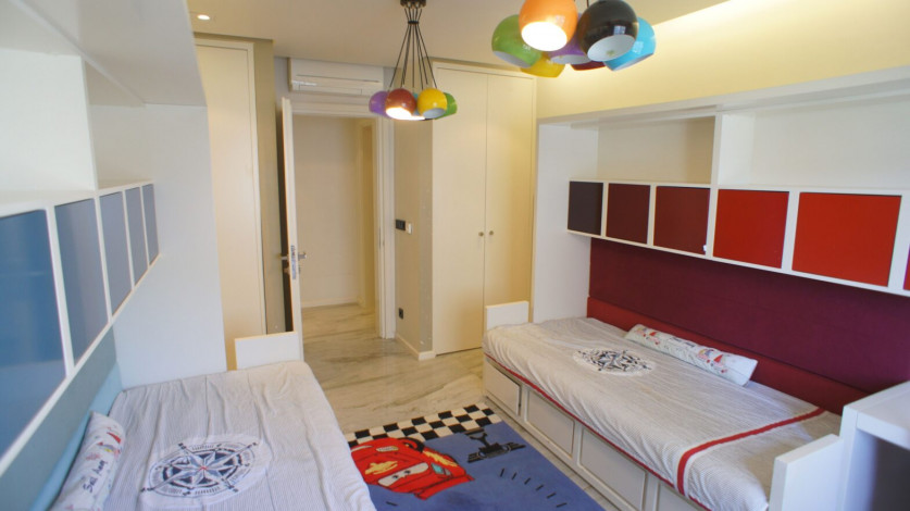 Просторная квартира 3+1 с видом на море на первой линии района Тосмур, 160 м2 - Ракурс 38