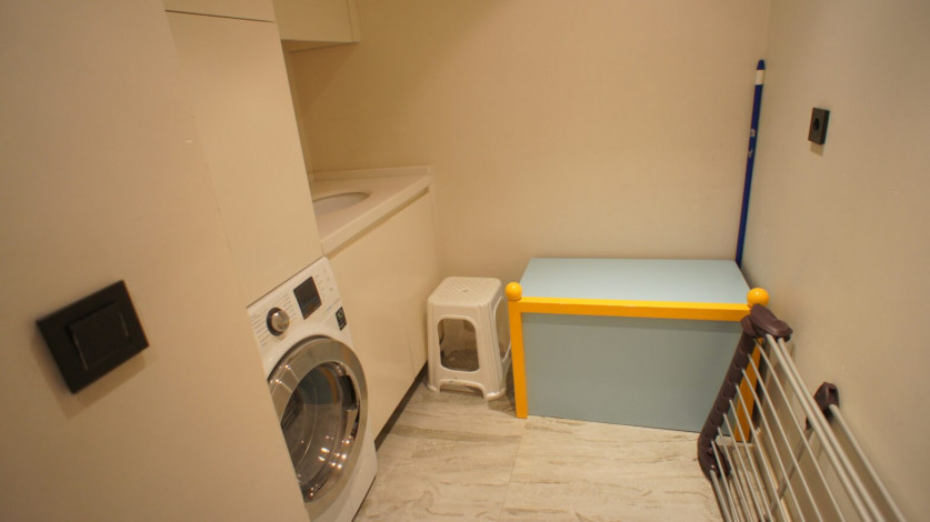 Просторная квартира 3+1 с видом на море на первой линии района Тосмур, 160 м2 - Ракурс 39