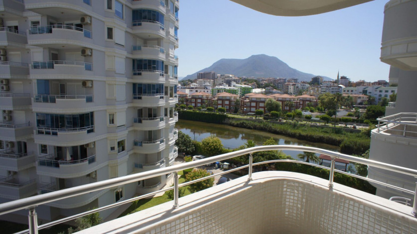 Просторная квартира 3+1 с видом на море на первой линии района Тосмур, 160 м2 - Ракурс 40