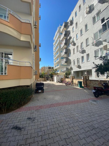 Трехкомнатная квартира с новой мебелью в Махмутларе, 130 м2 - Ракурс 2