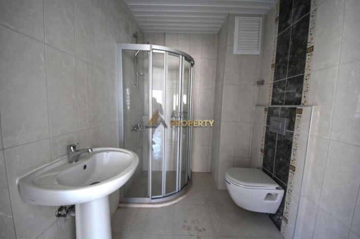 Двухкомнатная квартира на высоком этаже с частичным видом на море в Махмутлар, 70 м2 - Ракурс 4