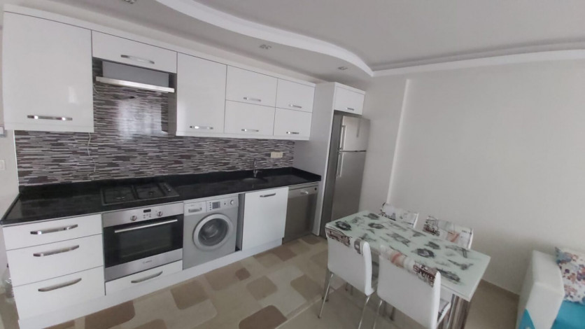 Меблированная двухкомнатная квартира в центре района Махмутлар, 50 м2 - Ракурс 3