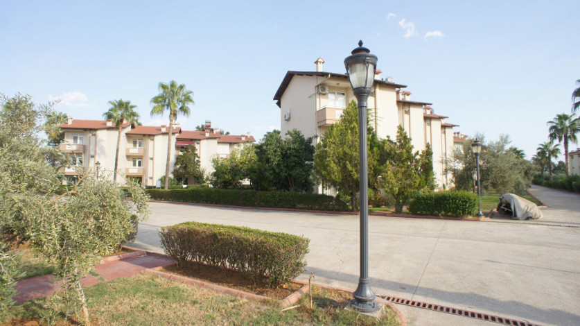 Просторный таунхаус 3+2 на первой береговой линии в районе Конаклы, 240 м2 - Ракурс 3