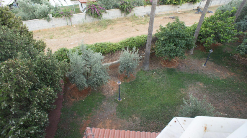 Просторный таунхаус 3+2 на первой береговой линии в районе Конаклы, 240 м2 - Ракурс 10