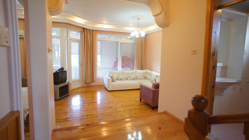 Просторный таунхаус 3+2 на первой береговой линии в районе Конаклы, 240 м2 - Ракурс 15