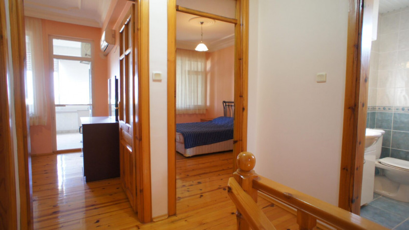 Просторный таунхаус 3+2 на первой береговой линии в районе Конаклы, 240 м2 - Ракурс 27