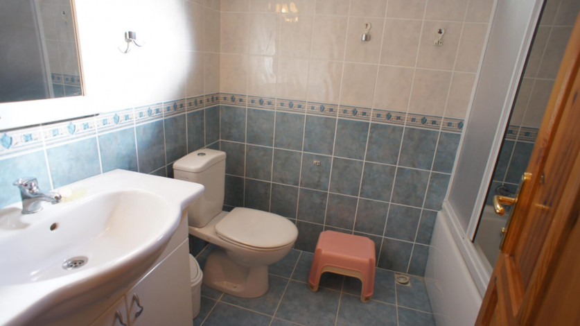 Просторный таунхаус 3+2 на первой береговой линии в районе Конаклы, 240 м2 - Ракурс 40