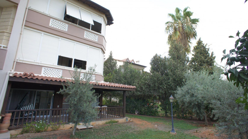 Просторный таунхаус 3+2 на первой береговой линии в районе Конаклы, 240 м2 - Ракурс 46