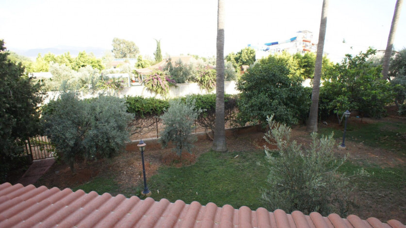 Просторный таунхаус 3+2 на первой береговой линии в районе Конаклы, 240 м2 - Ракурс 48