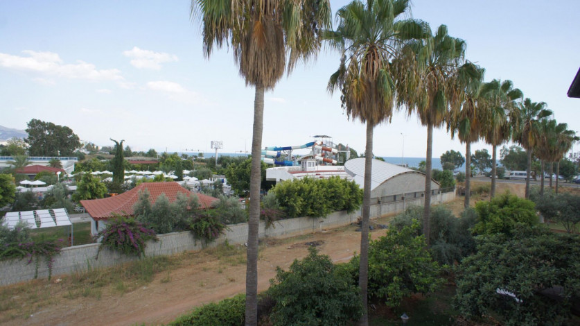 Просторный таунхаус 3+2 на первой береговой линии в районе Конаклы, 240 м2 - Ракурс 50