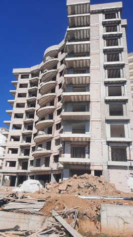 Проект на завершающем этапе строительства с видом на море и горы в районе Махмутлар, 52,4м-78,6м - Ракурс 3