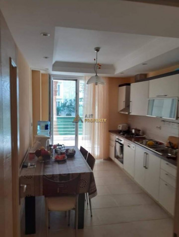 Меблированная трехкомнатная квартира с отдельной кухней, 115 м2 - Ракурс 2