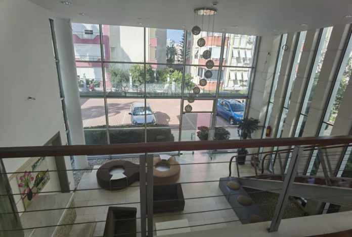 Меблированная трехкомнатная квартира с отдельной кухней, 115 м2 - Ракурс 3