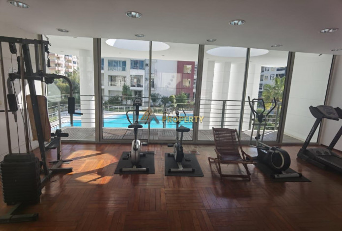 Меблированная трехкомнатная квартира с отдельной кухней, 115 м2 - Ракурс 6