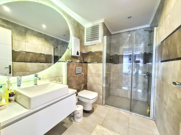 Трехкомнатная квартира с частичным видом на море в люксовом комплексе в Махмутлар, 110 м2 - Ракурс 16