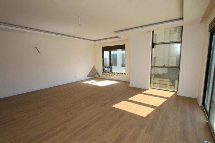 Трехкомнатная квартира в самом сердце Алании в новом доме, 165 м2 - Ракурс 2