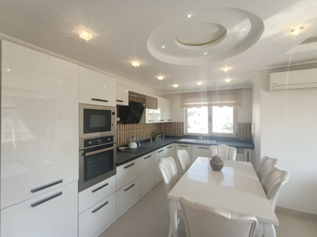 Трехкомнатные меблированные апартаменты с видом на море и горы в районе Махмутлар, 120м2 - Ракурс 9