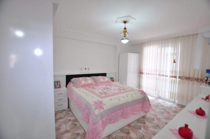 В 200 метрах от моря квартира 2+1 с отдельной кухней, район Махмутлар, 125 м2 - Ракурс 13