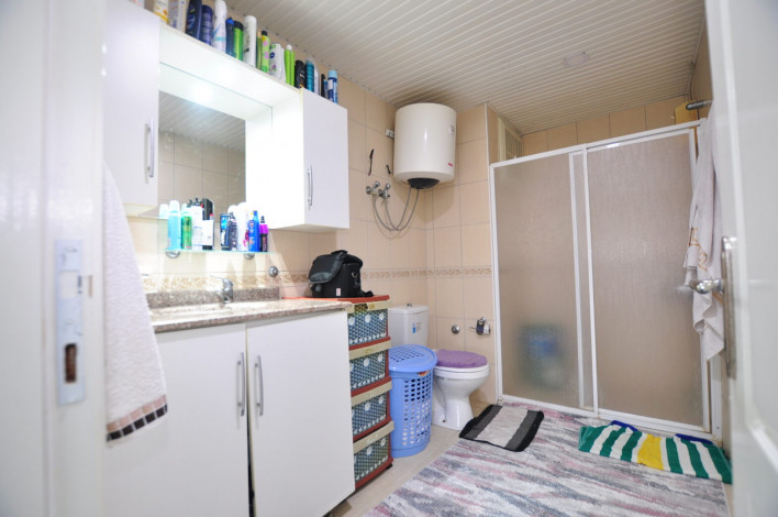 В 200 метрах от моря квартира 2+1 с отдельной кухней, район Махмутлар, 125 м2 - Ракурс 18