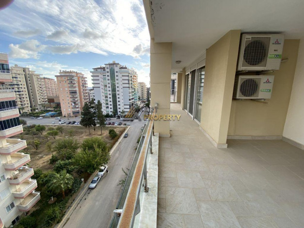 Трехкомнатная квартира в 250 метрах от моря на высоком этаже в Махмутлар, 115 м2 - Ракурс 2