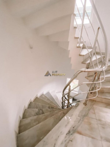 Полностью меблированная вилла 4+1 со бассейном и шикарным панорамным видом на Аланью, 300 м2 - Ракурс 13